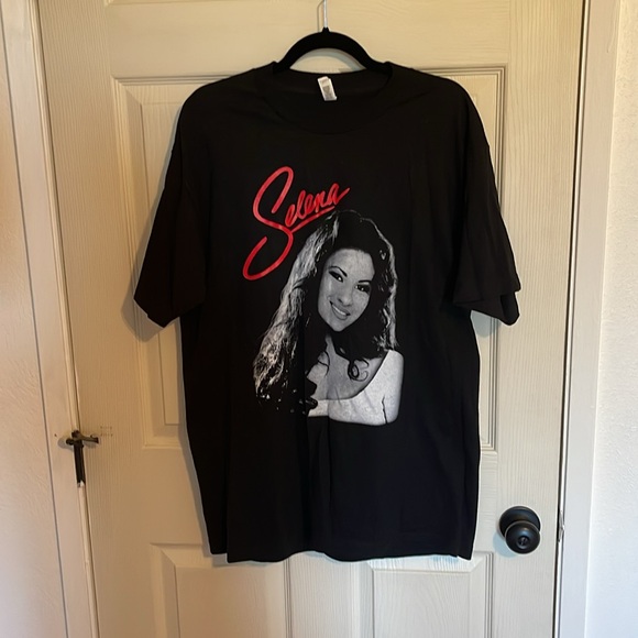 Selena Tee. Size L. - Picture 2 of 5